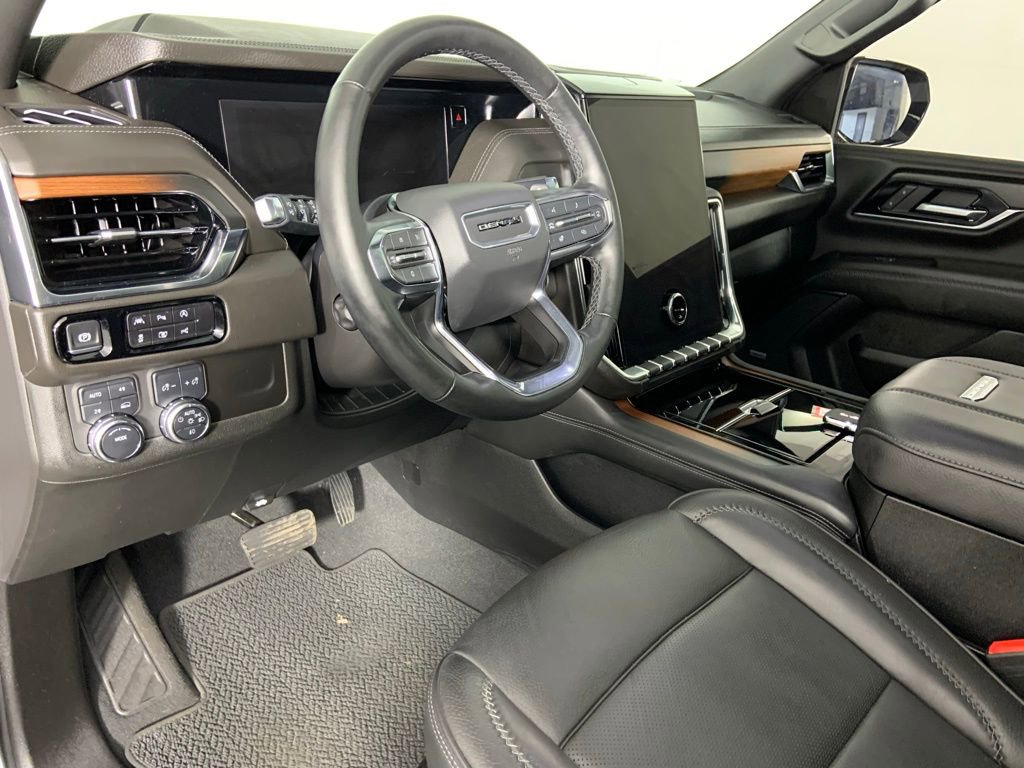Used 2025 GMC Yukon Denali w/ Sun & Power Step Package image 25