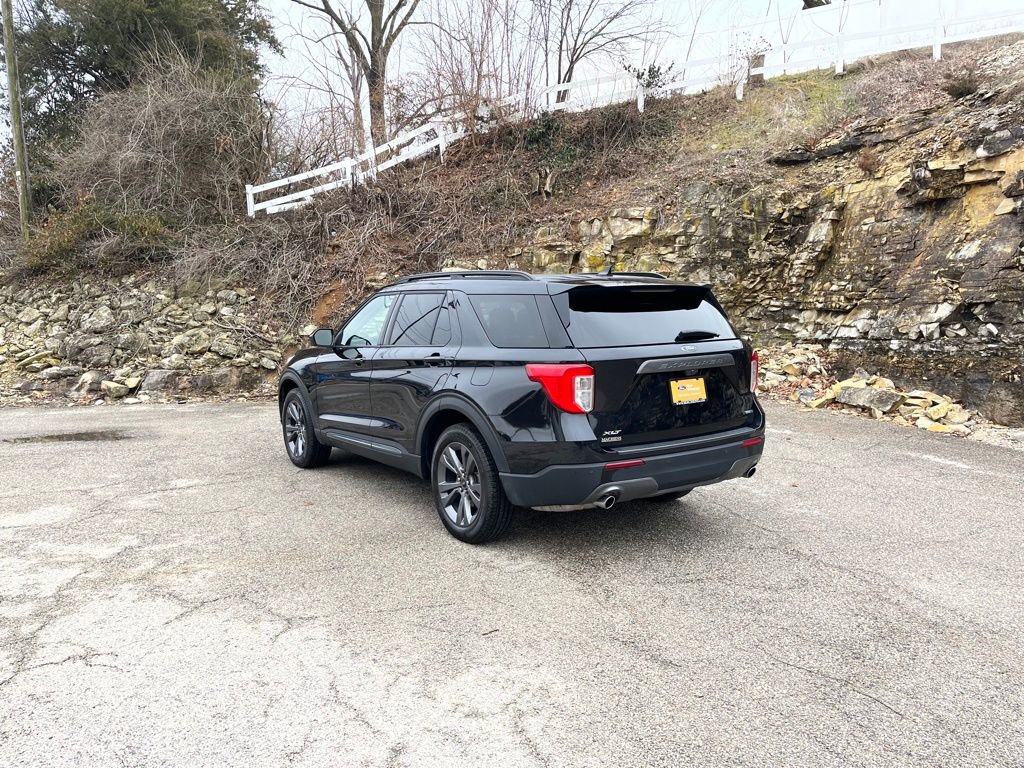 Used 2023 Ford Explorer XLT w/ Equipment Group 202A image 5