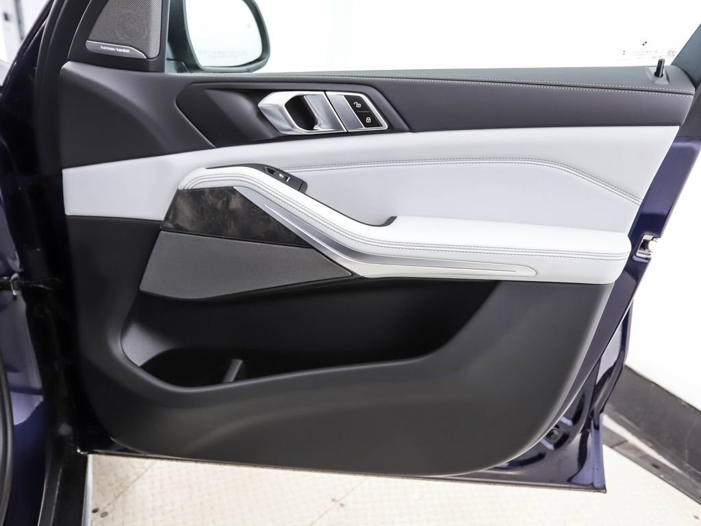 New 2026 BMW X5 xDrive50e w/ Climate Comfort Package image 29