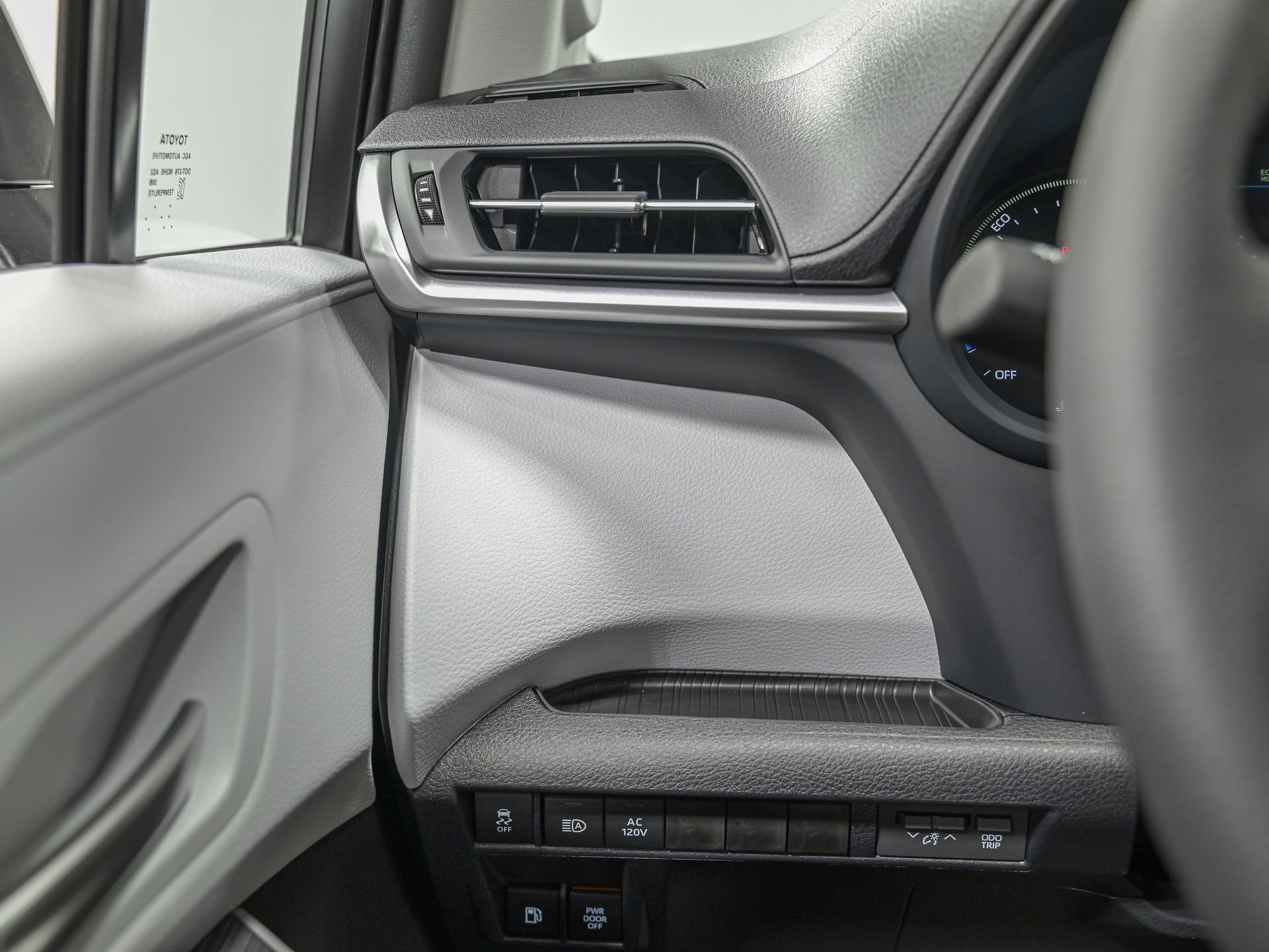 Used 2026 Toyota Sienna XLE image 18