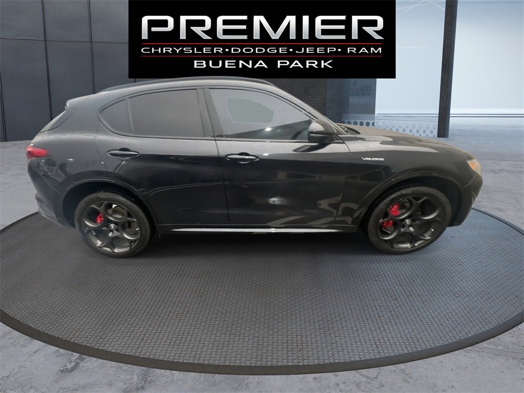 Used 2023 Alfa Romeo Stelvio Veloce image 9