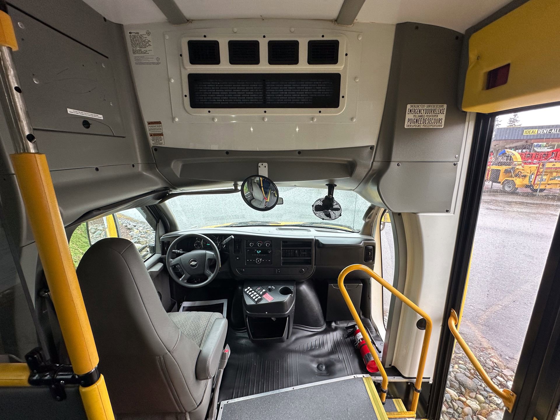 Used 2014 Chevrolet Express 4500 RWD image 11