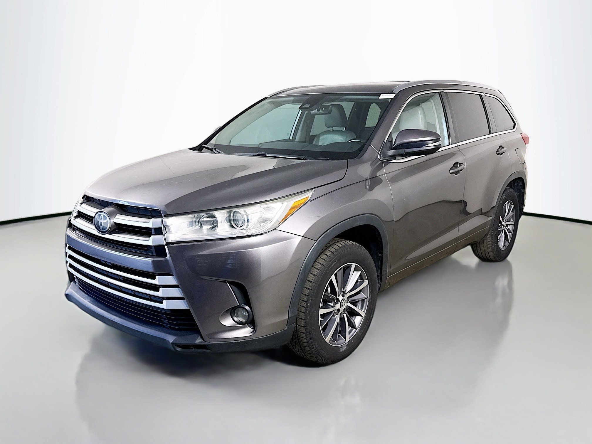 Used 2018 Toyota Highlander XLE image 4