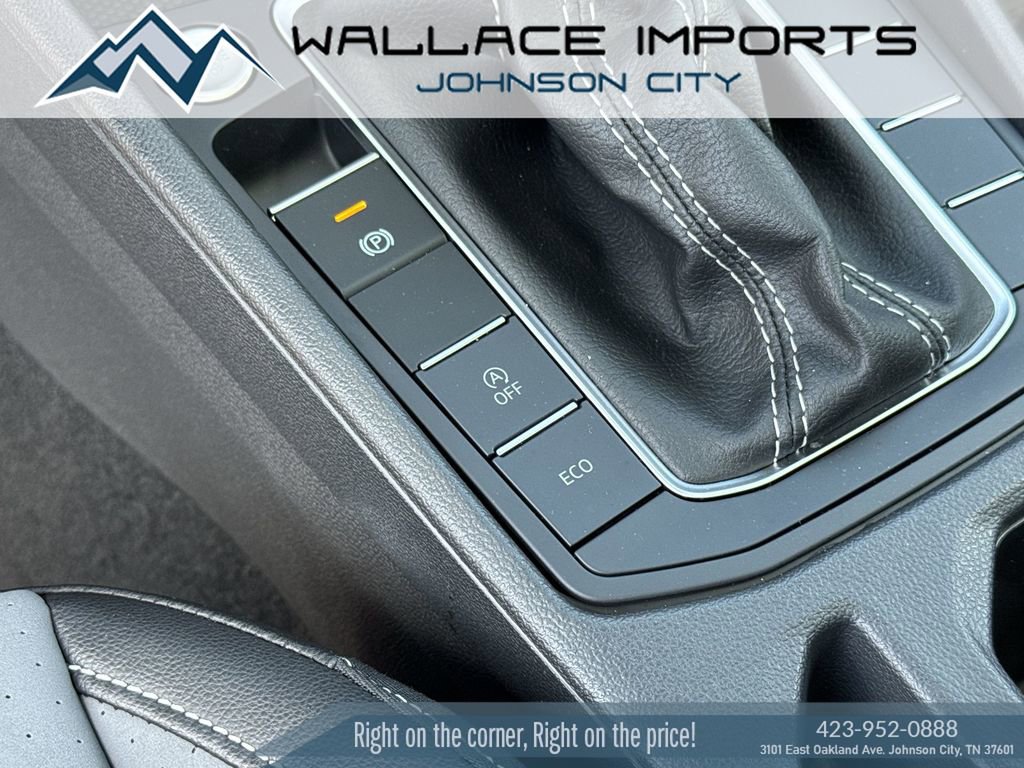 Used 2025 Volkswagen Jetta SE FWD image 28