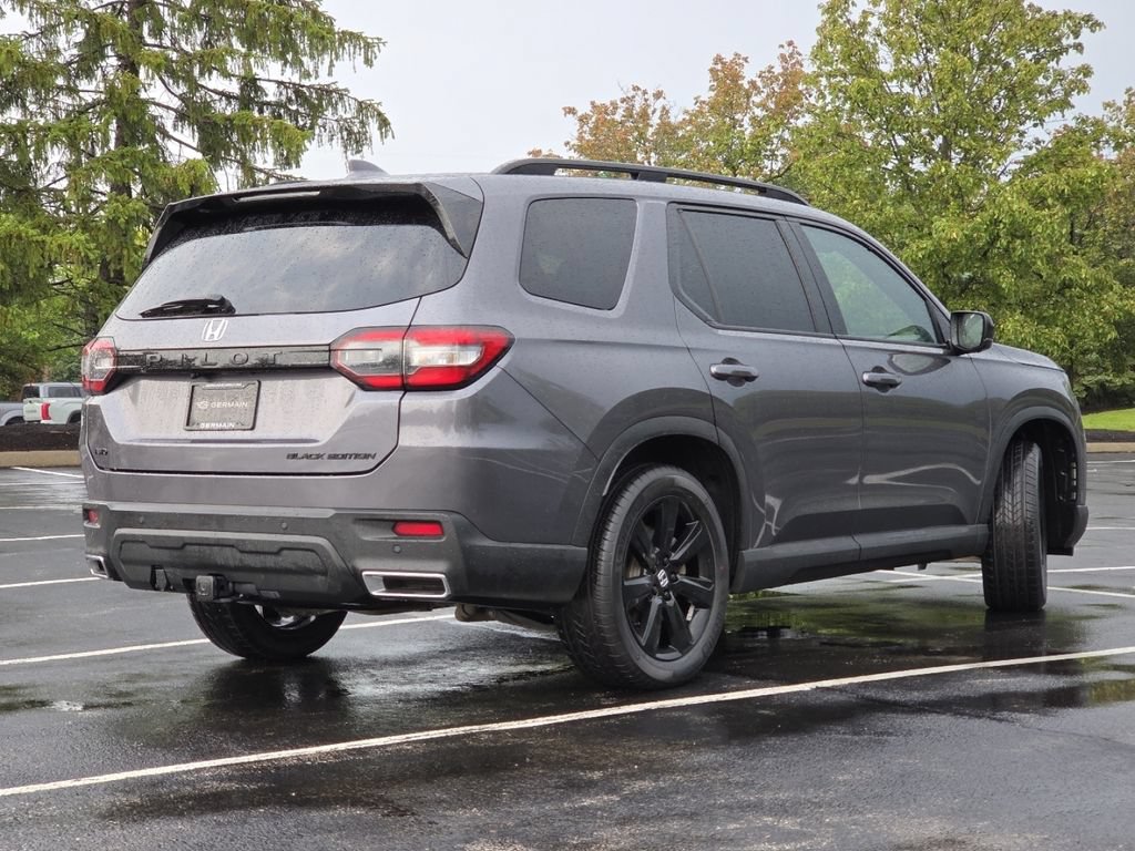 Certified 2025 Honda Pilot Black Edition image 28