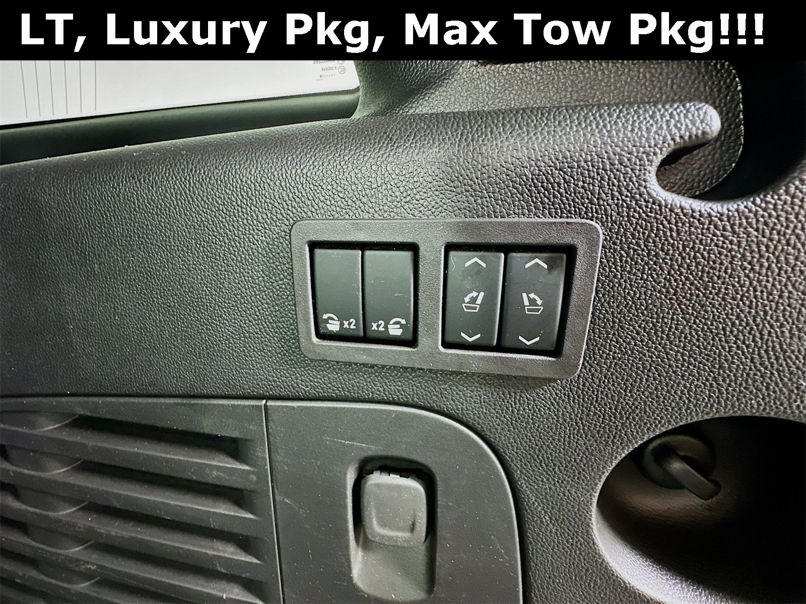 Used 2018 Chevrolet Suburban LT image 38