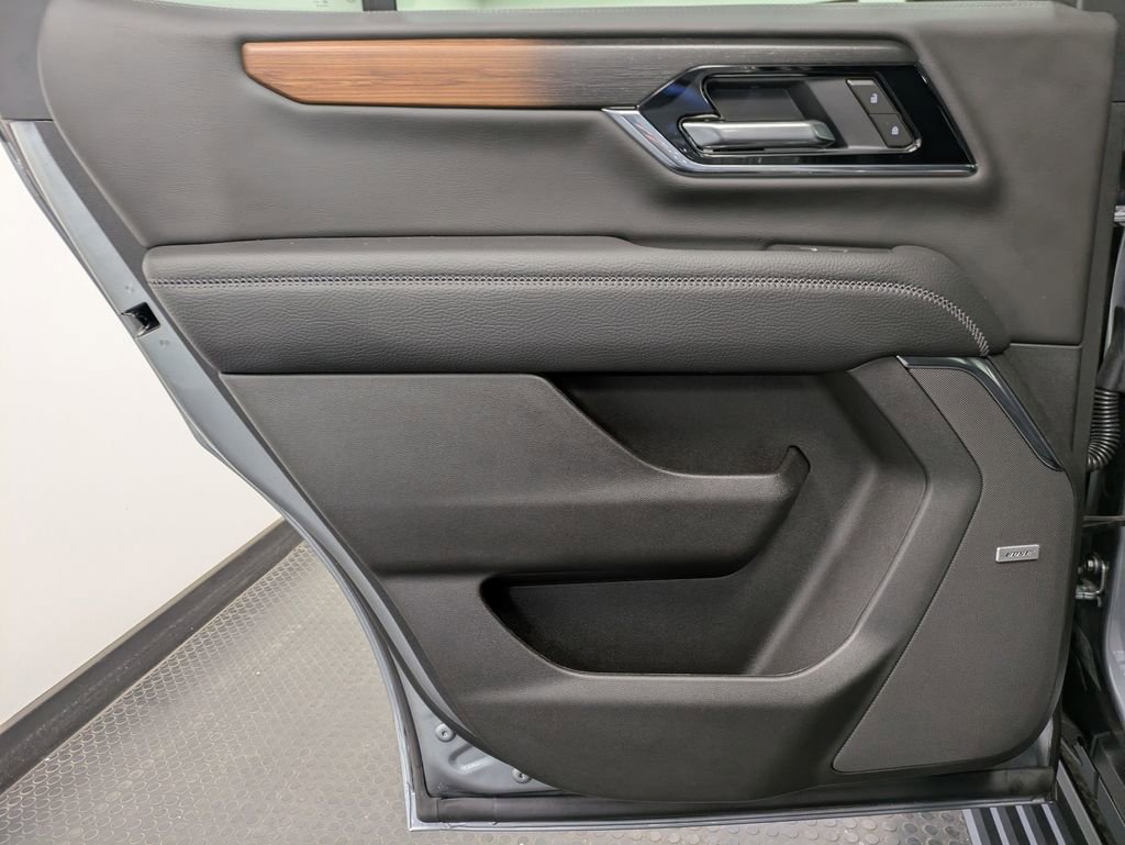 Used 2026 GMC Yukon Denali w/ Sun & Power Step Package AWD/4WD image 22