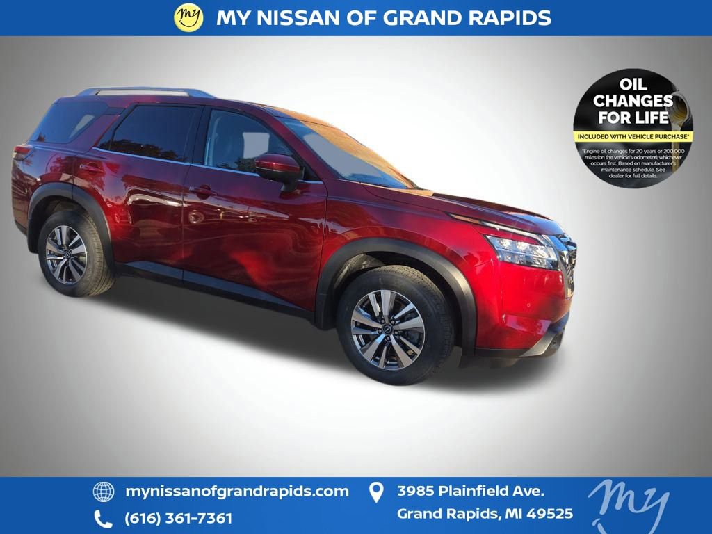 Used 2023 Nissan Pathfinder SL image 3