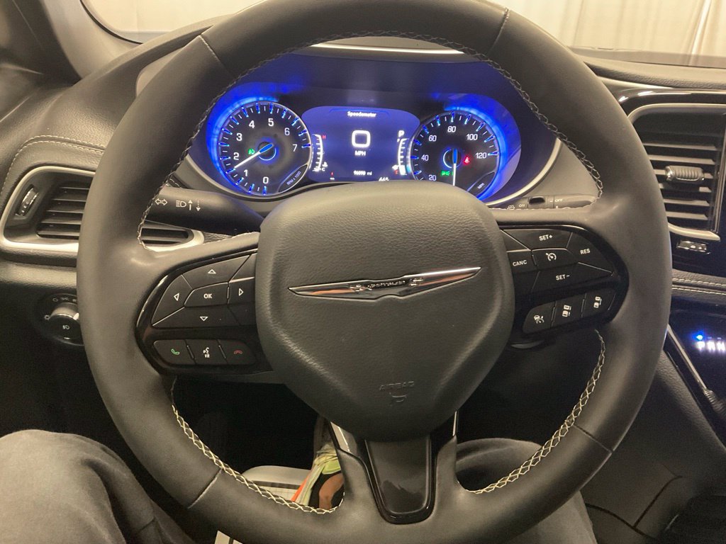 Used 2024 Chrysler Pacifica Touring FWD image 7