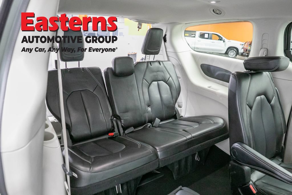 Used 2023 Chrysler Pacifica Touring-L FWD image 26