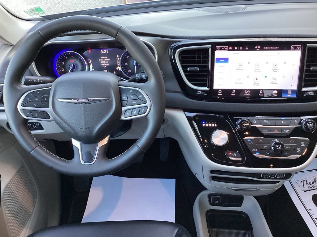 Used 2024 Chrysler Pacifica Touring-L FWD image 18