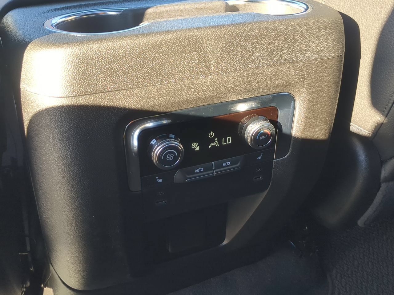Used 2026 GMC Yukon XL Denali w/ Sun & Power Step Package AWD/4WD image 22