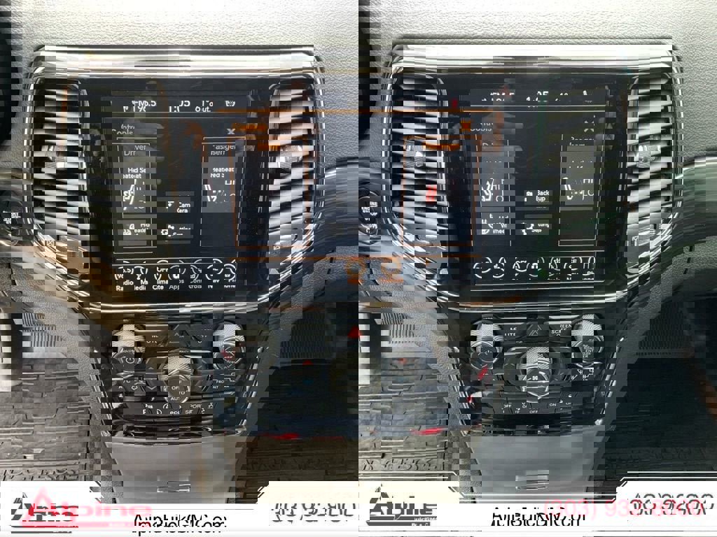 Used 2019 Jeep Grand Cherokee Altitude image 11