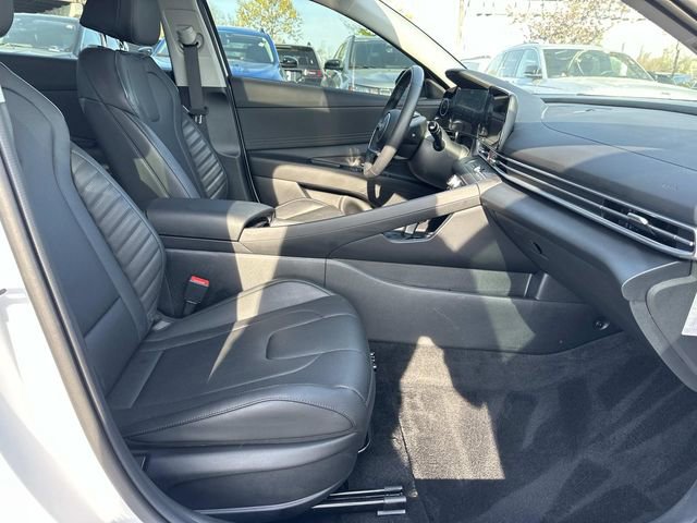 Used 2025 Hyundai Elantra Limited image 11