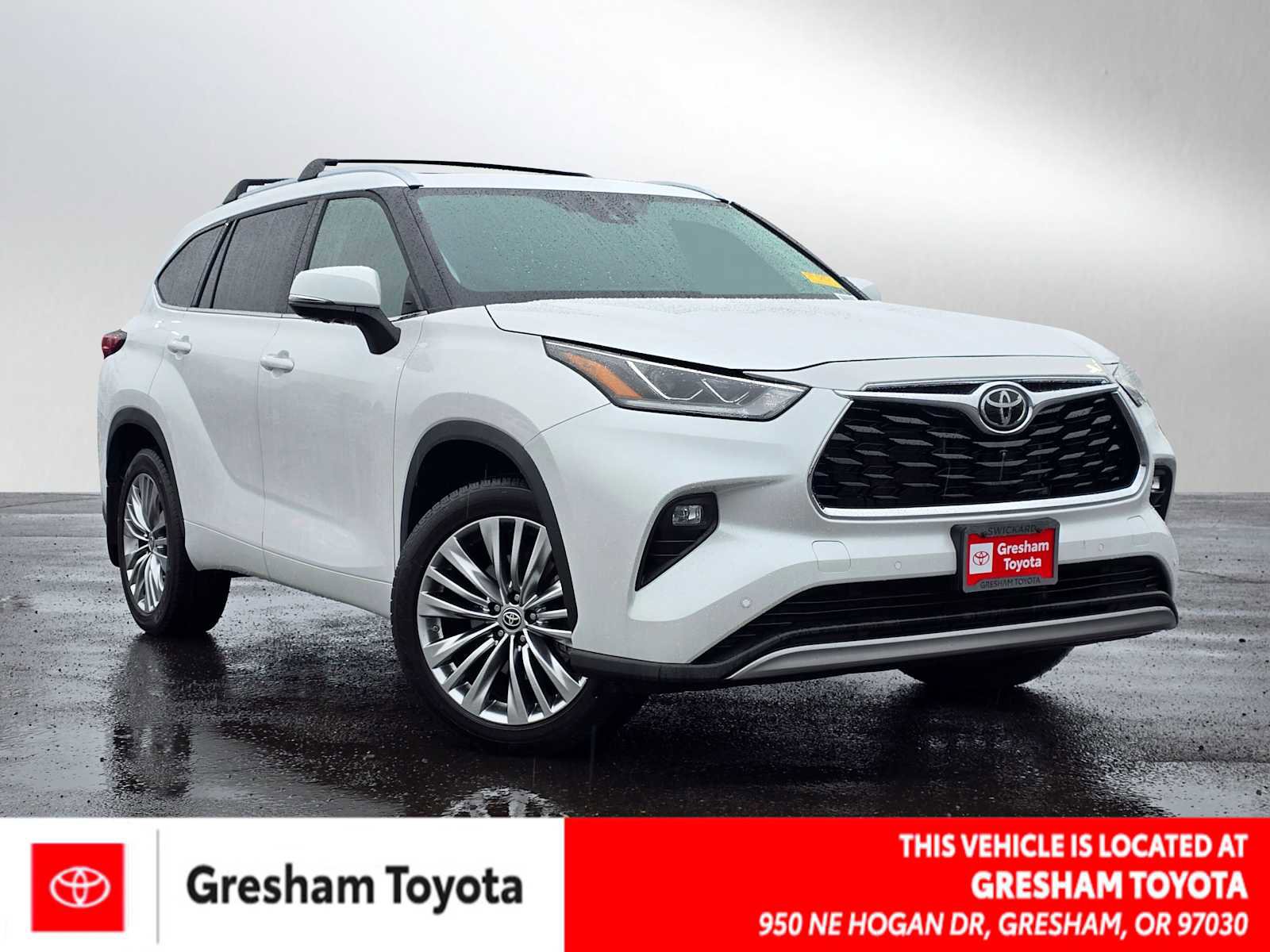Used 2024 Toyota Highlander Platinum AWD/4WD image 1