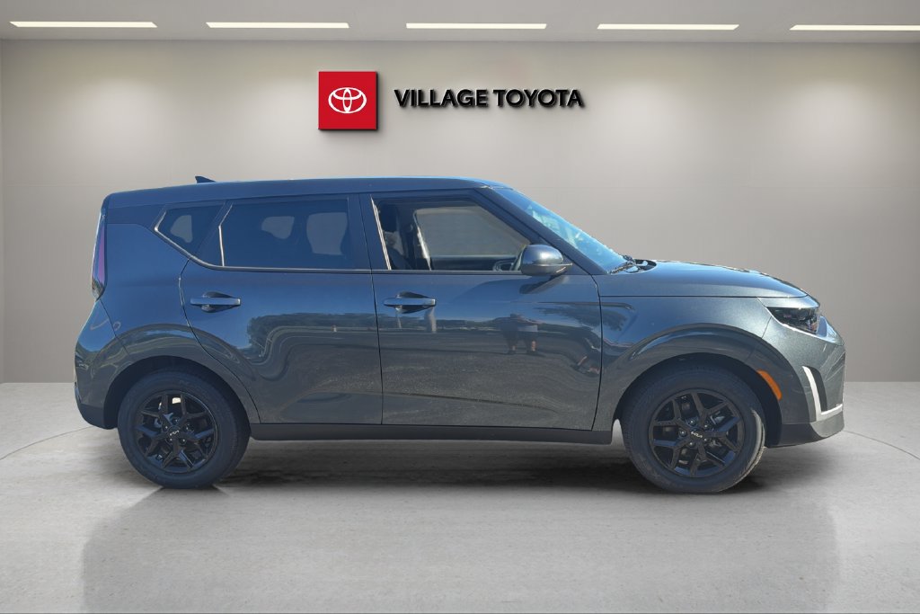 Used 2025 Kia Soul LX w/ LX Technology Package FWD image 6