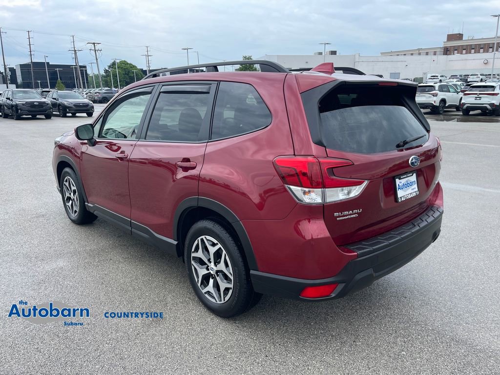 Used 2019 Subaru Forester Premium AWD/4WD image 3