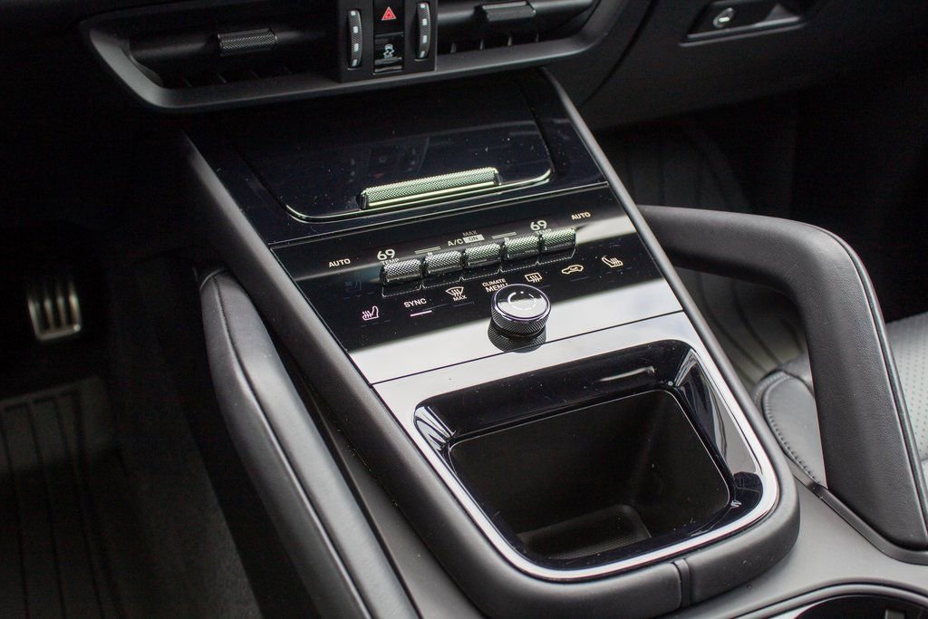 Used 2024 Porsche Cayenne S w/ Premium Package image 21