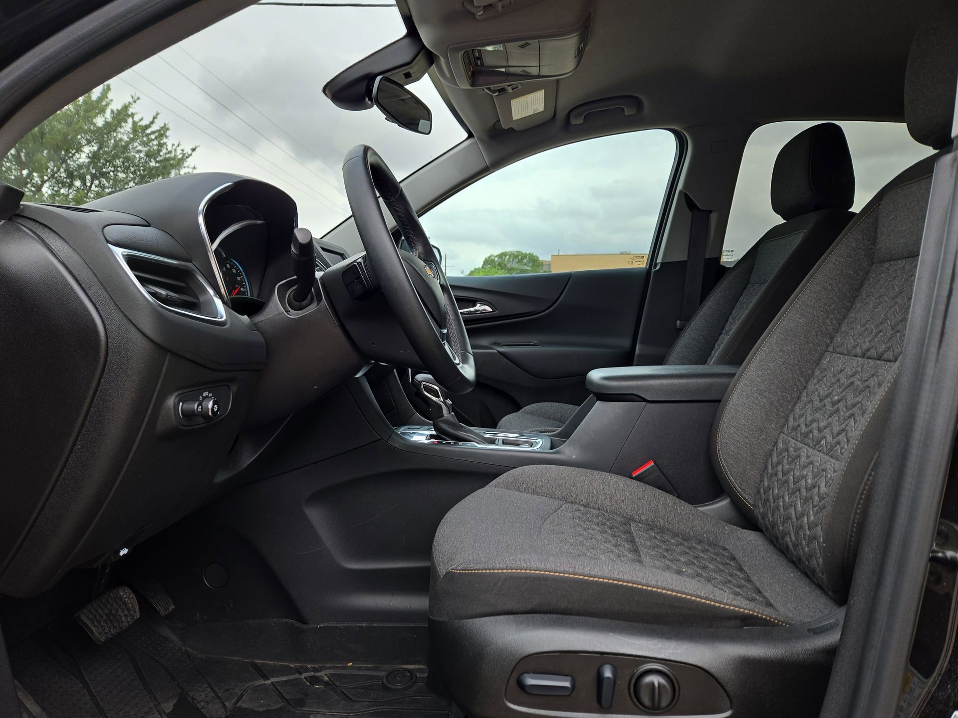 Used 2024 Chevrolet Equinox LT w/ LPO, Floor Liner Package FWD image 16