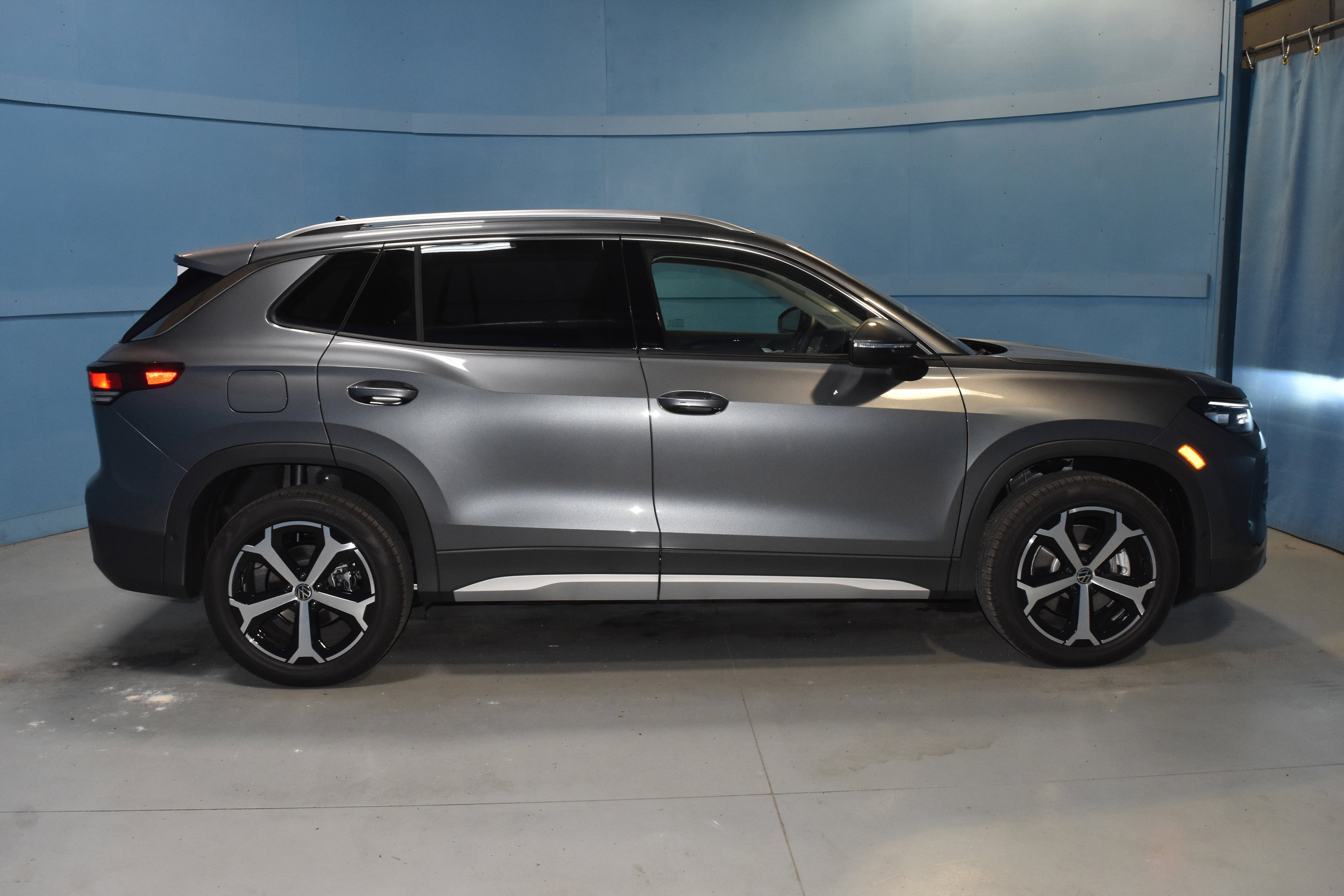 New 2026 Volkswagen Tiguan SE AWD/4WD image 17