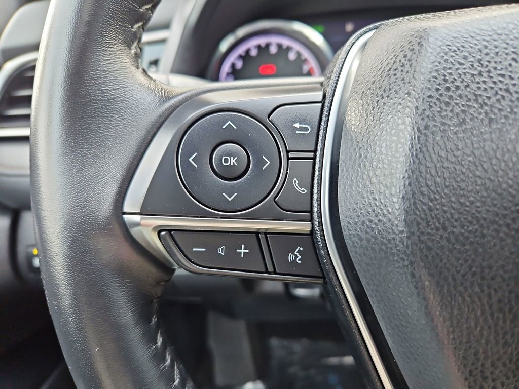 Used 2020 Toyota Camry XLE image 11