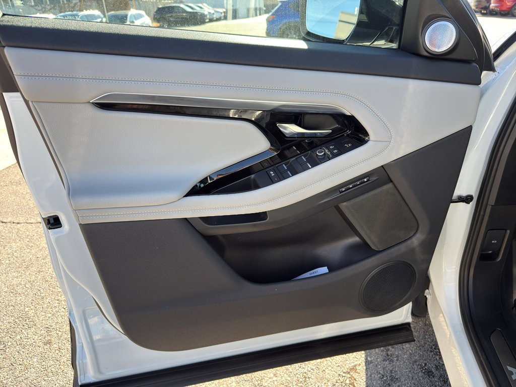 Used 2022 Land Rover Range Rover Evoque R-Dynamic SE image 10