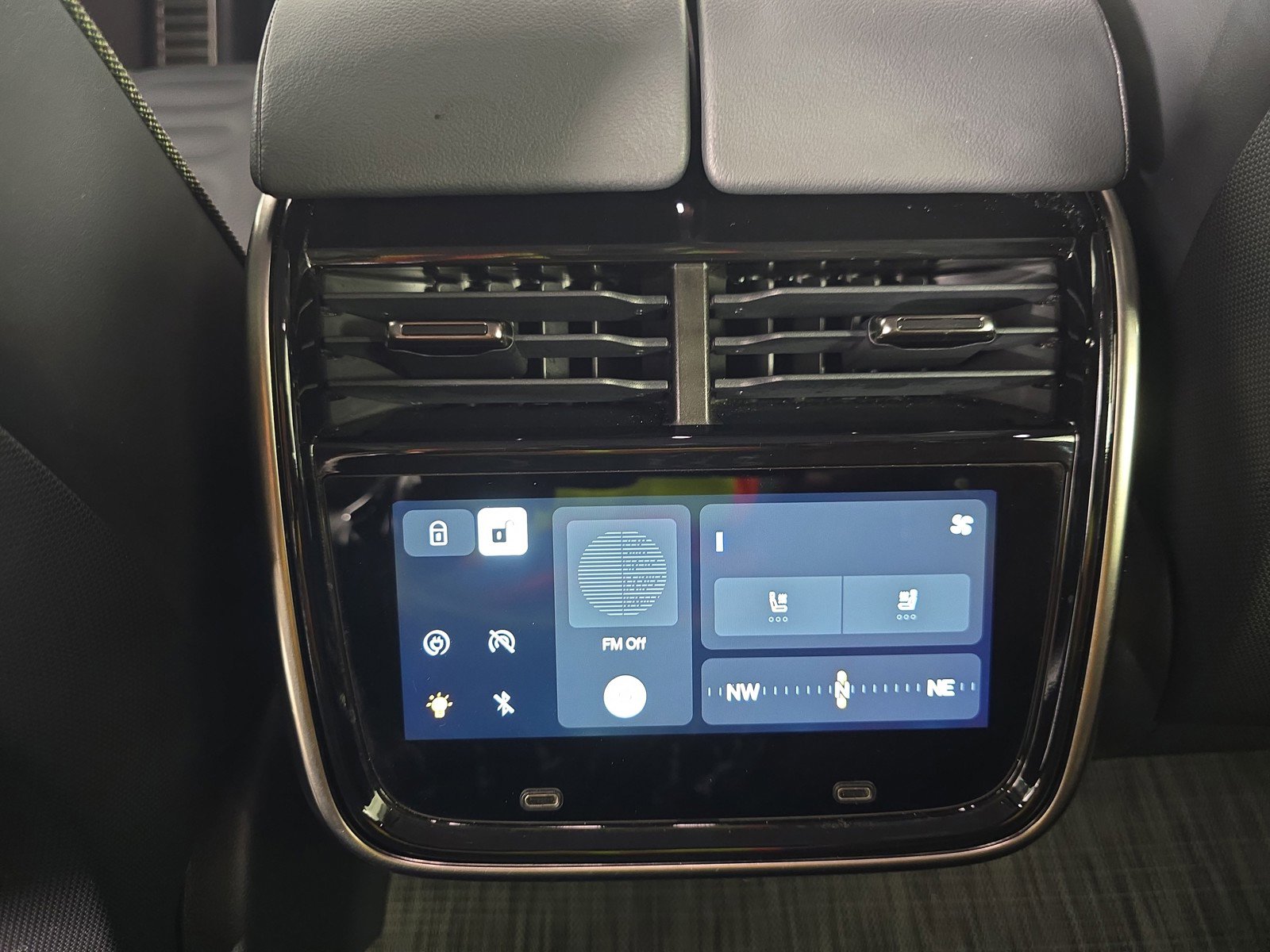 Used 2024 Rivian R1S Adventure AWD/4WD image 28