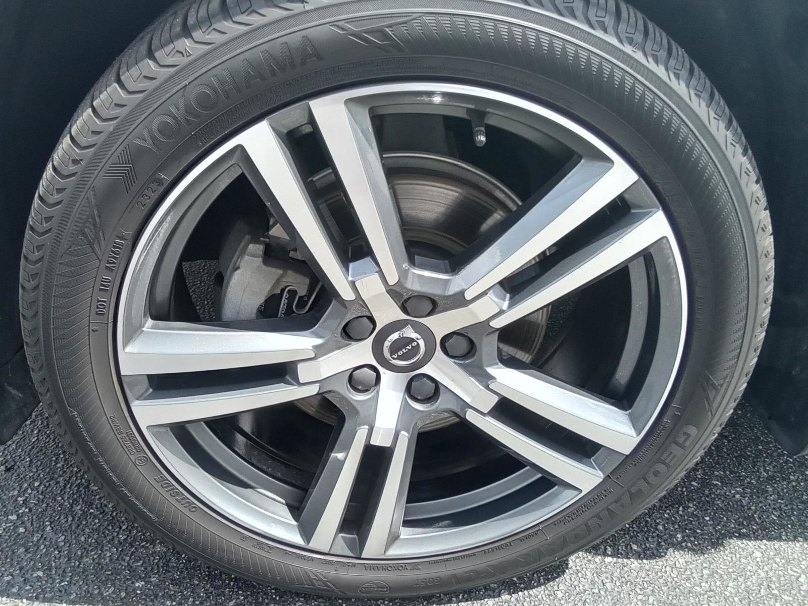 Used 2021 Volvo XC60 T5 Momentum w/ Protection Package Premier image 14