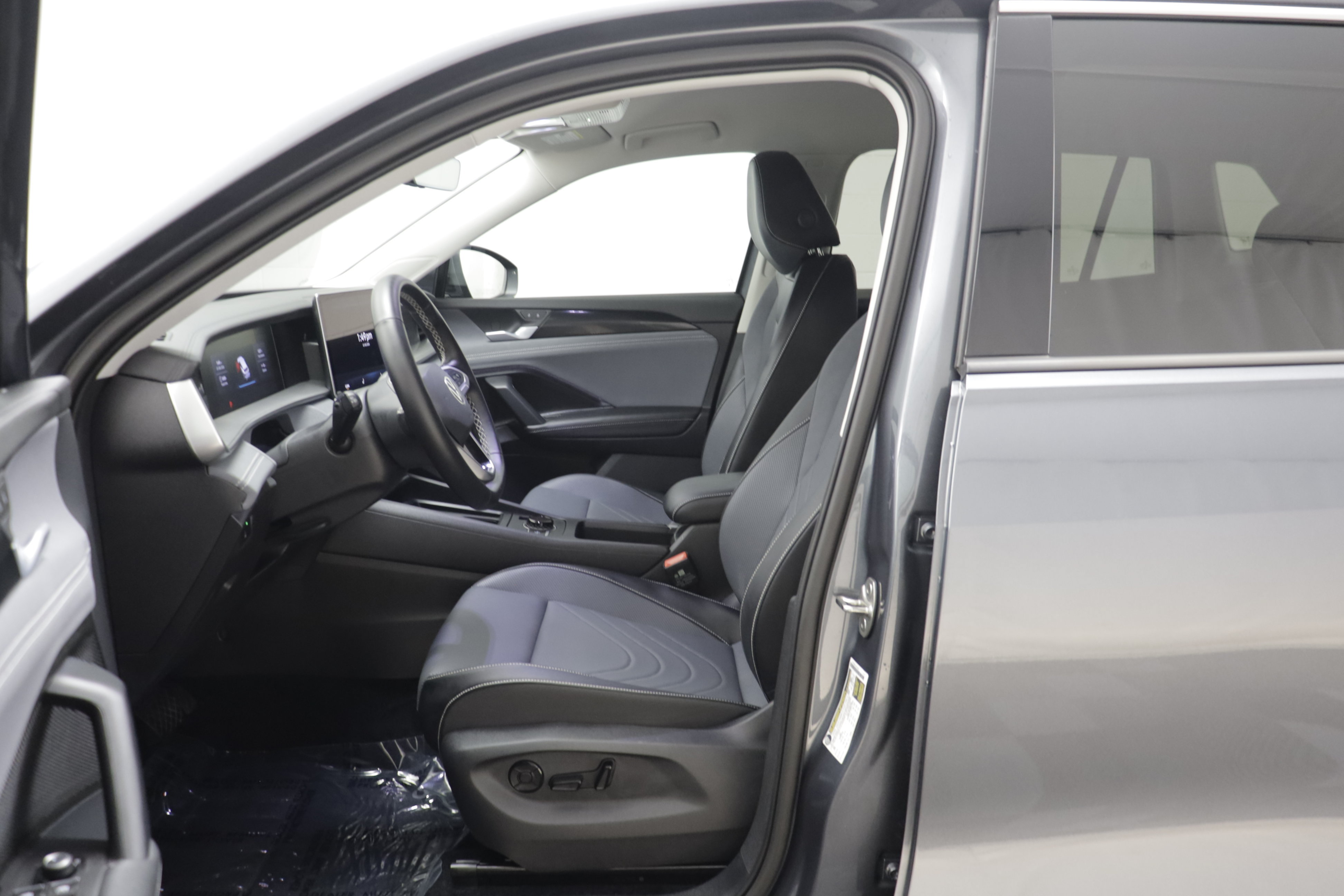 Used 2026 Volkswagen Tiguan SE AWD/4WD image 5