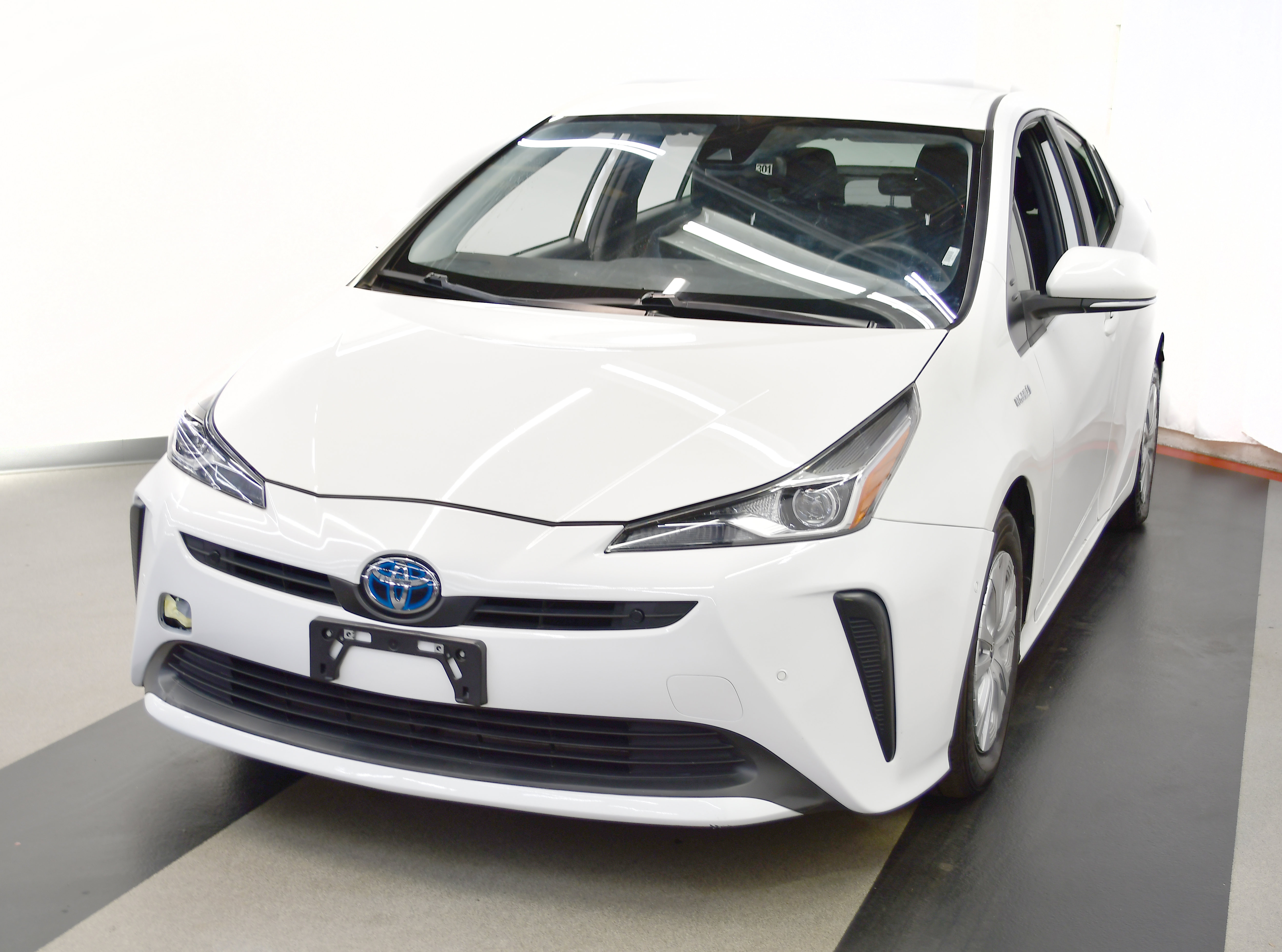Used 2022 Toyota Prius LE image 5