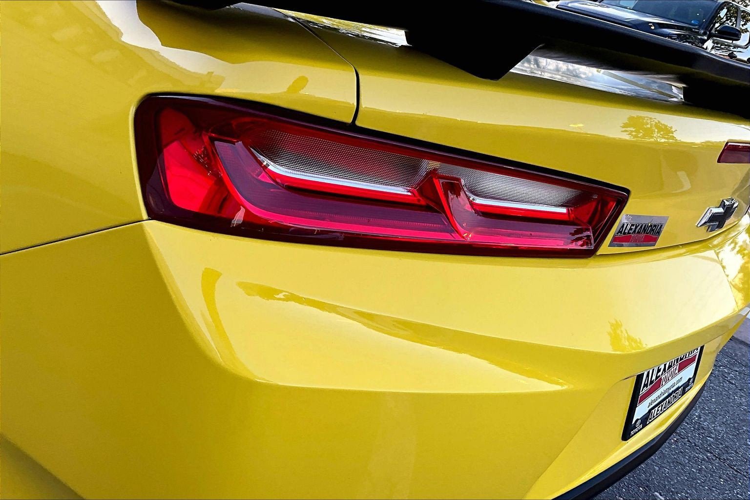 Used 2018 Chevrolet Camaro LT w/ Technology Package RWD image 26