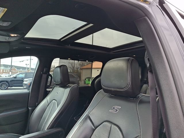 Used 2021 Chrysler Pacifica Limited w/ S Appearance Package image 14