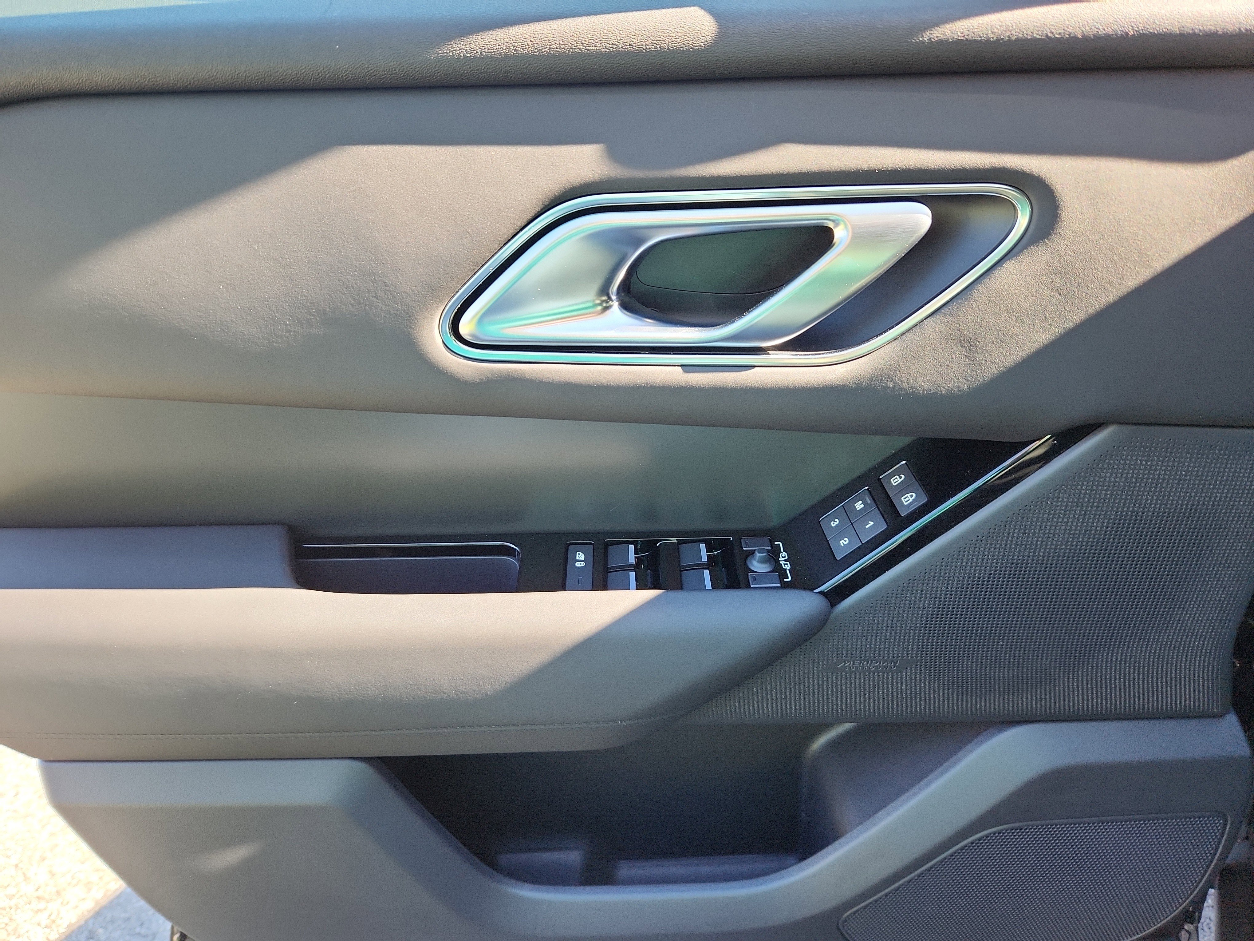 Used 2026 Land Rover Range Rover Velar S image 24