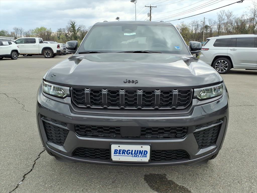 New 2026 Jeep Grand Cherokee Altitude image 9