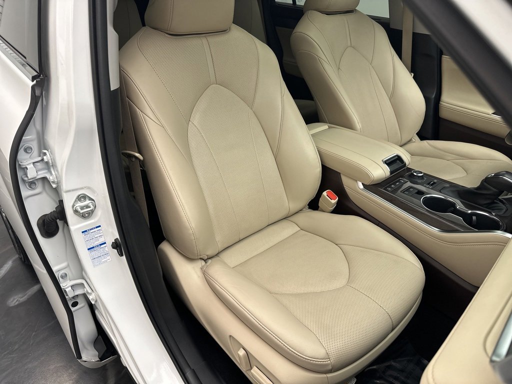 Used 2022 Toyota Highlander Limited image 9