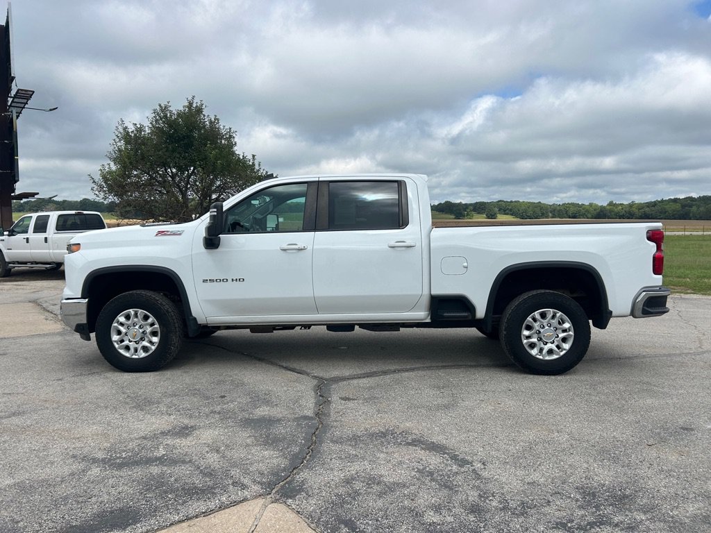 Used 2024 Chevrolet Silverado 2500 LT AWD/4WD image 8