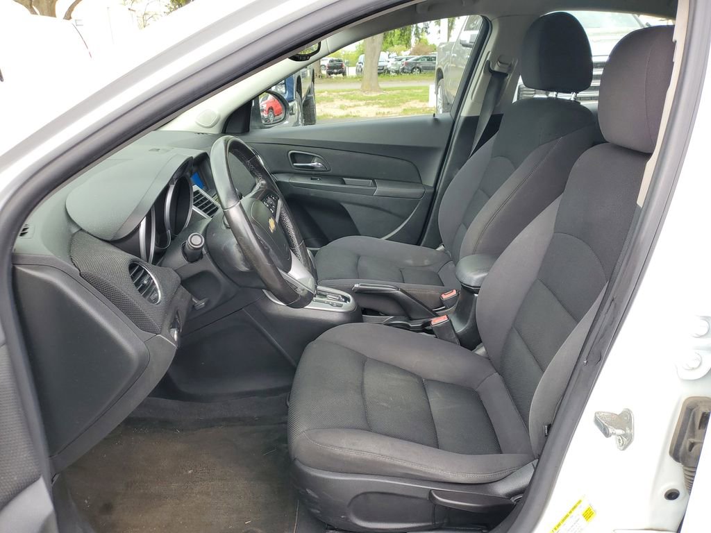 Used 2013 Chevrolet Cruze LT FWD image 5