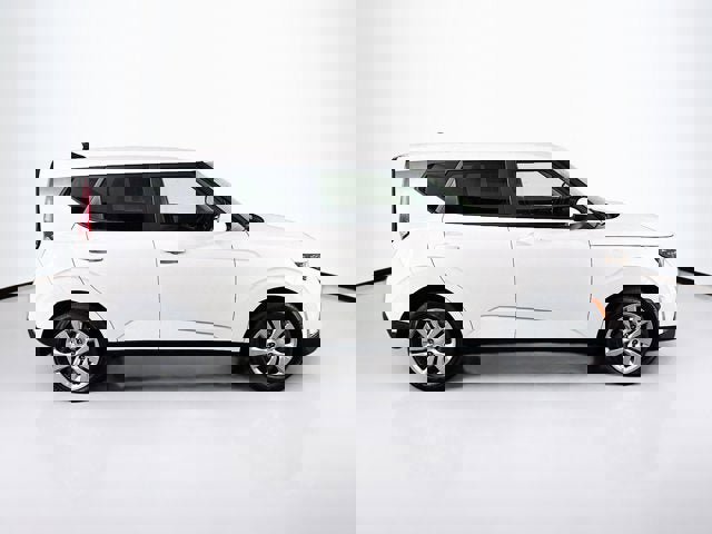 Certified 2023 Kia Soul LX image 4