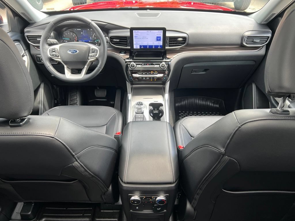 Used 2023 Ford Explorer Limited w/ Equipment Group 301A AWD/4WD image 26
