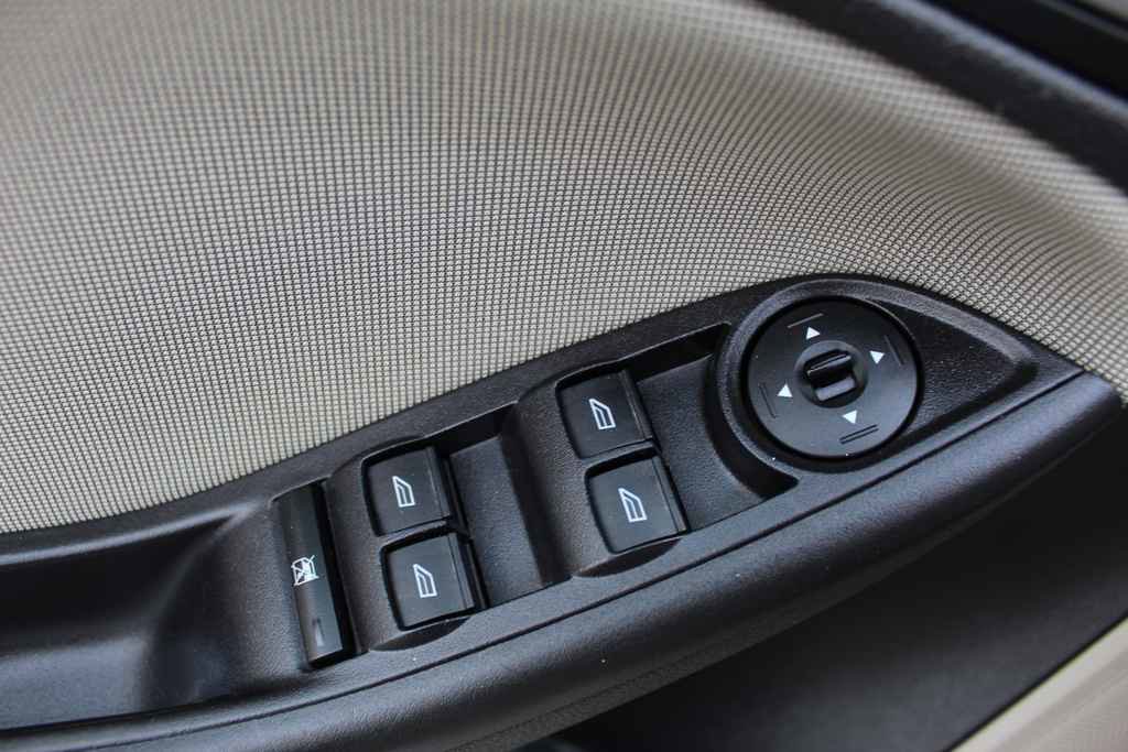 Used 2014 Ford Focus SE image 12