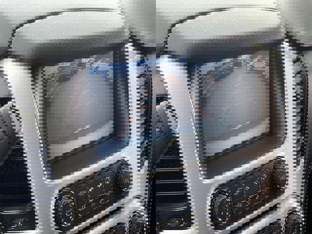 Used 2015 GMC Yukon SLE w/ Convenience Package image 24