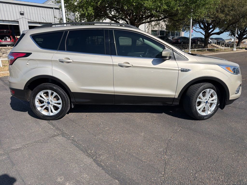 Used 2018 Ford Escape SE image 2