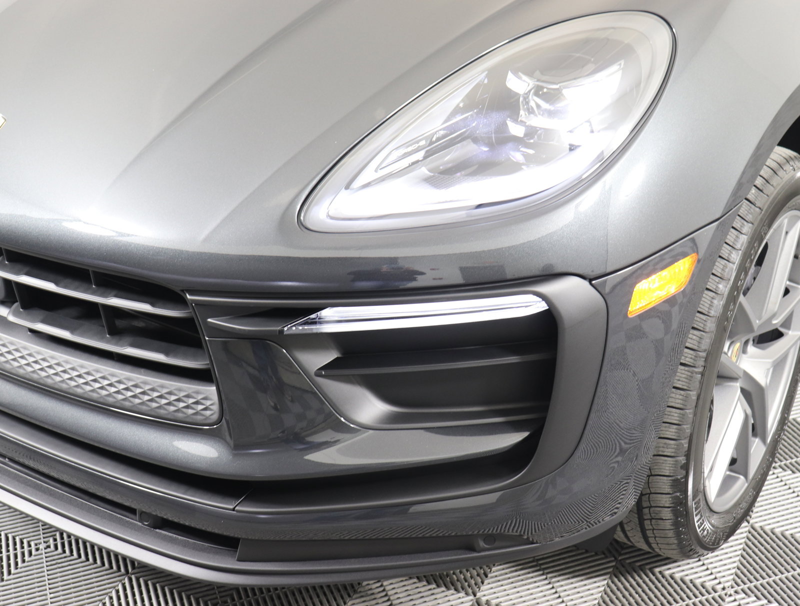 Used 2025 Porsche Macan image 13