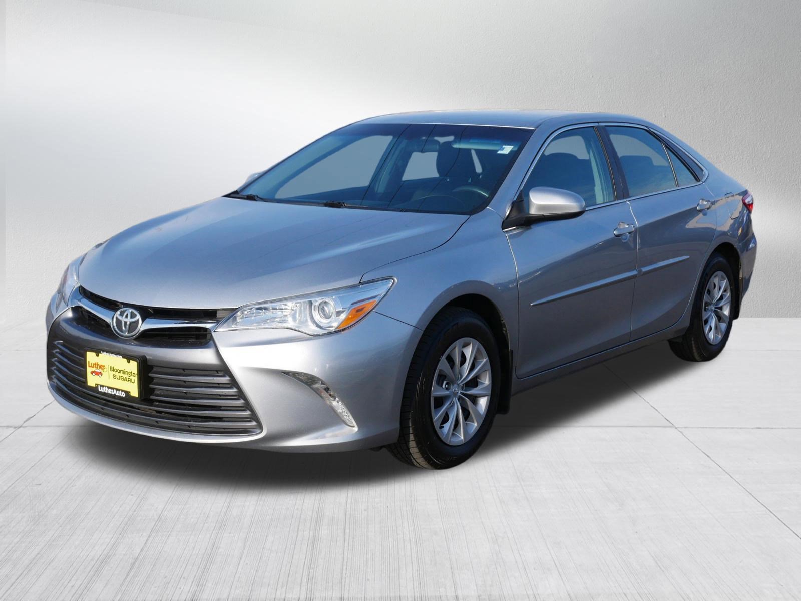 Used 2015 Toyota Camry LE image 3