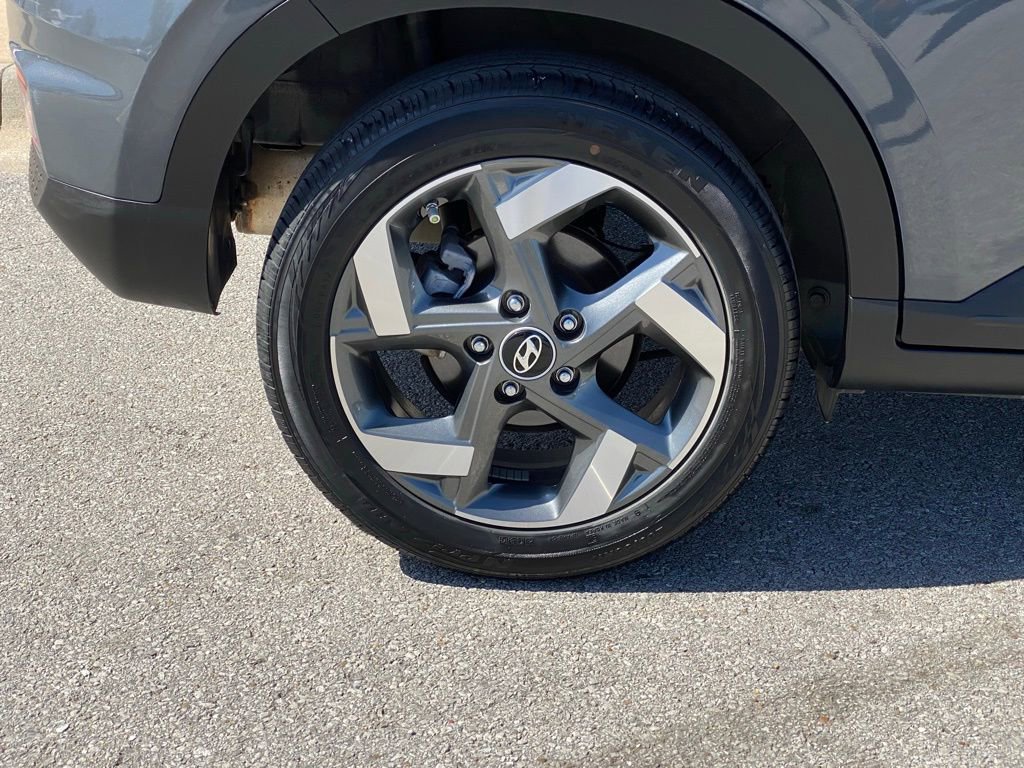 Used 2024 Hyundai Venue SEL image 33