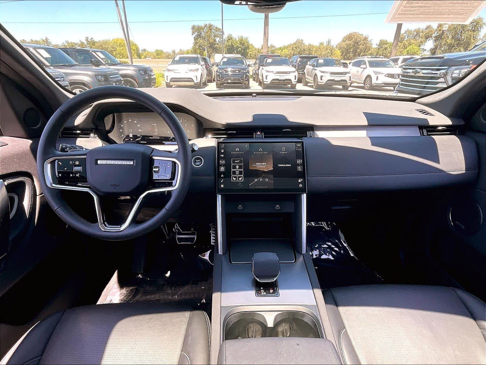 Used 2025 Land Rover Discovery Sport Dynamic SE AWD/4WD image 17