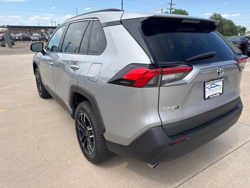 Used 2020 Toyota RAV4 XLE image 6