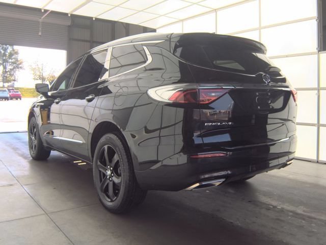 Used 2023 Buick Enclave Essence w/ Sport Touring Edition FWD image 4