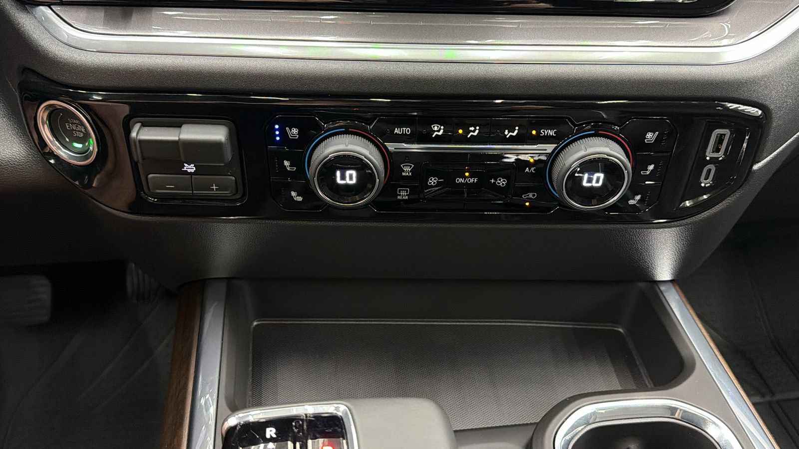 Used 2026 Chevrolet Silverado 1500 High Country w/ High Country Premium Package AWD/4WD image 24
