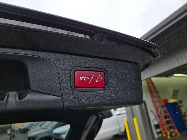 Used 2020 Mercedes-Benz GLC 300 4MATIC image 16